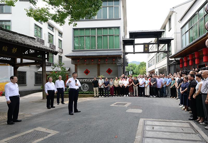 2023年9月20日,，習(xí)近平在浙江省金華市義烏市后宅街道李祖村考察時(shí),，同群眾親切交流,。