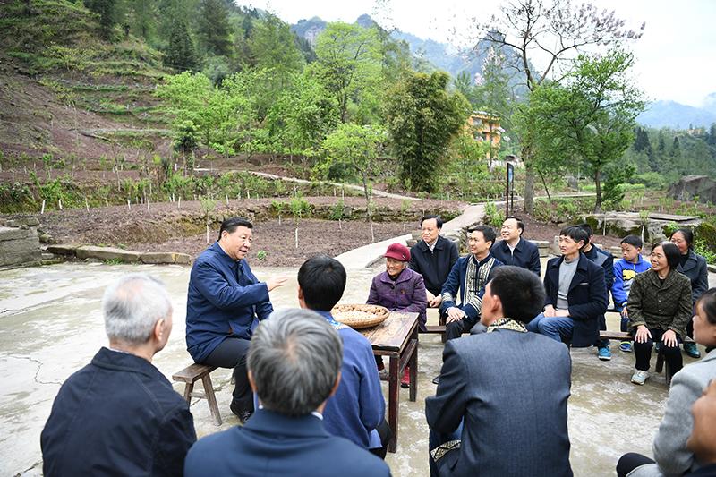 2019年4月15日,，習(xí)近平總書記在重慶石柱土家族自治縣中益鄉(xiāng)華溪村同村民代表,、基層干部、扶貧干部,、鄉(xiāng)村醫(yī)生等圍坐在一起,，共話脫貧攻堅。