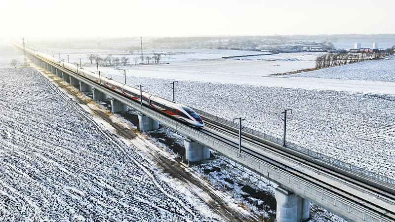 2023年1月15日，復興號家族中最“抗凍”,、最智能的成員——復興號高寒智能動車在東北大地上飛馳而過,。